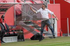 3. Liga - FC Ingolstadt 04 - 1. FC Magdeburg - Cheftrainer Tomas Oral (FCI) ist ausser sich und hat an die Abdeckung