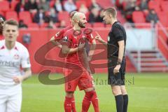 Im Bild: Nico Antonitsch (#5 FC Ingolstadt) im Gespräch mit dem Schiedsrichter

Fussball - 3. Bundesliga - Ingolstadt - Saison 2019/2020 - FC Ingolstadt 04 - M1. FC Kaiserlautern - 01.02.2020 -  Foto: Ralf Lüger