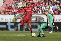 Im Bild: Stefan Kutschke (#30 FC Ingolstadt) attakiert Kai Eisele (HSC)

Fussball - 3. Bundesliga - Ingolstadt - Saison 2019/2020 - FC Ingolstadt 04 - Hallescher FC - 15.09.2019 -  Foto: Ralf Lüger