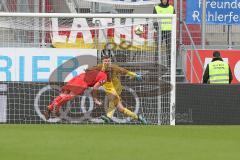 3. Liga - FC Ingolstadt 04 - FC Ingolstadt 04 - SV Meppen - Björn Paulsen (#4,FCI)  - Torwart Fabijan Buntic (#24,FCI)  - Foto: Stefan Bösl