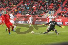 3. Liga - FC Ingolstadt 04 - FC Ingolstadt 04 - SV Meppen - Erik Domaschke Torwart (#32 SV Meppen) - Beister Maximilian (#10,FCI) - Foto: Stefan Bösl