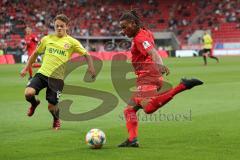 3. Liga - Fußball - FC Ingolstadt 04 - Würzburger Kickers - Caniggia Ginola Elva (14, FCI) Patrick Sontheimer (12 Würzburg)