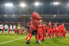 3. Liga - FC Ingolstadt 04 - 1860 München - Einmarsch der Kinder mit Schanzi