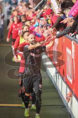 3. Fußball-Liga - Saison 2019/2020 - FC Ingolstadt 04 -  Preußen Münster - Die Spieler bedanken sich bei den Fans - Nico Antonitsch (#5,FCI)  -  Foto: Jürgen Meyer