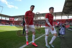 3. Fußball-Liga - Saison 2019/2020 - FC Ingolstadt 04 - Victoria Köln -Die Spieler machen sich warm -  Dennis Eckert Ayensa (#7,FCI)   - Stefan Kutschke (#30,FCI)  - Foto: Meyer Jürgen