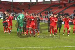 3. Fußball-Liga - Saison 2019/2020 - FC Ingolstadt 04 - 1.FC Kaiserslautern - Die Spieler nach dem Spiel - jubel - Foto: Meyer Jürgen