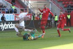 3. Fußball-Liga - Saison 2019/2020 - FC Ingolstadt 04 - Victoria Köln - Dennis Eckert Ayensa (#7,FCI) kommt einen Schritt zu spät -  Andre Weiss Torwart Köln Foto: Meyer Jürgen