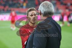 3. Fußball-Liga - Saison 2019/2020 - FC Ingolstadt 04 -  SpVgg Unterhaching - Peter Jackwerth - Marcel Gaus (#19,FCI)  klatscht ab - Foto: Meyer Jürgen