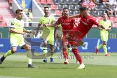 Im Bild: Fatih Kaya (#9 FCI) schaut gespannt wie Maximilian Wolfram (#8 FCI) den Baöll per Seitfallzieher auf das Tor schießt - Bitter Joshua (#23 MSV Duisburg) und Albutat Tim (#14 MSV Duisburg) kommen zu spät

Fussball - 3. Bundesliga - Ingolstadt - S