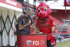 Im Bild: Italo Mele (Stadionsprecher FCI) und  Schanzi

Fussball - 3. Bundesliga - Ingolstadt - Saison 2019/2020 - FC Ingolstadt 04 - MSV Duisburg - 27.07.2019 -  Foto: Ralf Lüger/rsp-sport.de