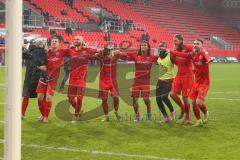 3. Fußball-Liga - Saison 2019/2020 - FC Ingolstadt 04 - Carl Zeiss Jena - Die Spieler bedanken sich bei den Fans nach dem Spiel - jubel - Marcel Gaus (#19,FCI)  - Nico Antonitsch (#5,FCI)  - Thomas Keller (#27,FCI)  - Ganiggia Ginola Elva (#14,FCI)  - Bjö