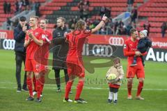 3. Fußball-Liga - Saison 2019/2020 - FC Ingolstadt 04 - 1.FC Kaiserslautern - Die Spieler nach dem Spiel - jubel - Foto: Meyer Jürgen