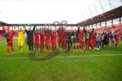 3. Liga - Fußball - FC Ingolstadt 04 - FSV Zwickau - Die Spieler vor den Fans, Kurve, Humba, Tanz, Marcel Gaus (19, FCI) Torwart Fabijan Buntic (24, FCI) Fatih Kaya (9, FCI) Maximilian Thalhammer (6, FCI) Peter Kurzweg (16, FCI) Björn Paulsen (4, FCI) Nic