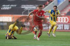 3. Liga - FC Ingolstadt 04 - Eintracht Braunschweig - Dennis Eckert Ayensa (7, FCI) Steffen Nkansah (6 Braunschweig)