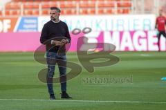 3. Liga - FC Ingolstadt 04 - SV Waldhof Mannheim - Cheftrainer Tomas Oral (FCI) vor dem Spiel schaut zum Gegner