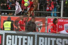 3. Fußball-Liga - Saison 2019/2020 - FC Ingolstadt 04 - Carl Zeiss Jena - Die Spieler bedanken sich bei den Fans nach dem Spiel - Nico Antonitsch (#5,FCI)  - Ganiggia Ginola Elva (#14,FCI)  - Foto: Meyer Jürgen
