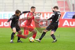 3. Liga - Fußball - FC Ingolstadt 04 - FSV Zwickau - Fatih Kaya (9, FCI) rechts Leon Jensen (8 Zwickau)