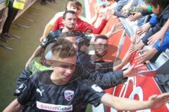 3. Fußball-Liga - Saison 2019/2020 - FC Ingolstadt 04 -  Preußen Münster - Die Spieler bedanken sich bei den Fans - Robin Krausse (#23,FCI) -  Foto: Jürgen Meyer