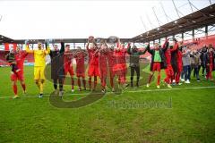 3. Liga - Fußball - FC Ingolstadt 04 - FSV Zwickau - Die Spieler vor den Fans, Kurve, Humba, Tanz, Marcel Gaus (19, FCI) Torwart Fabijan Buntic (24, FCI) Fatih Kaya (9, FCI) Maximilian Thalhammer (6, FCI) Peter Kurzweg (16, FCI) Björn Paulsen (4, FCI) Nic