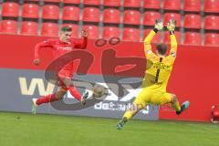 3. Fußball-Liga - Saison 2019/2020 - FC Ingolstadt 04 - Carl Zeiss Jena - Dennis Eckert Ayensa (#7,FCI)  - Flemming Niemann Torwart (#1 Jena) - Foto: Meyer Jürgen