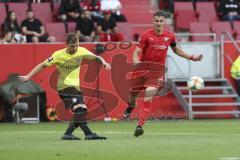 Im Bild: Lion Schweers (#26 Würzburger Kickers) klärt vor Stefan Kutschke (#30 FC Ingolstadt)

Fussball - 3. Bundesliga - Ingolstadt - Saison 2019/2020 - FC Ingolstadt 04 - Würzburger Kickers - 02.08.2019 -  Foto: Ralf Lüger/rsp-sport.de