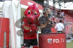 Im Bild: Italo Mele (Stadionsprecher FCI) und  Schanzi

Fussball - 3. Bundesliga - Ingolstadt - Saison 2019/2020 - FC Ingolstadt 04 - MSV Duisburg - 27.07.2019 -  Foto: Ralf Lüger/rsp-sport.de