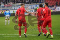 3. Liga - FC Ingolstadt 04 - Carl Zeiss Jena - Tor Jubel Dennis Eckert Ayensa (7, FCI) mit Peter Kurzweg (16, FCI) Fatih Kaya (9, FCI)