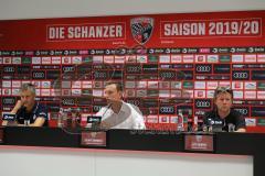 3. Liga - Fußball - FC Ingolstadt 04 - Hansa Rostock - Pressekonferenz nach dem Spiel Cheftrainer Jens Härtel (Rostock) Pressesprecher Oliver Samwald (FCI) Cheftrainer Jeff Saibene (FCI)