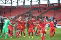 3. Fußball-Liga - Saison 2019/2020 - FC Ingolstadt 04 - 1.FC Kaiserslautern - Die Spieler nach dem Spiel - jubel - Foto: Meyer Jürgen