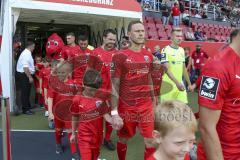 Im Bild: Marcel Gaus (#19 FCI) läuft mit einem Kind ins Stadion

Fussball - 3. Bundesliga - Ingolstadt - Saison 2019/2020 - FC Ingolstadt 04 - MSV Duisburg - 27.07.2019 -  Foto: Ralf Lüger/rsp-sport.de