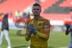 3. Fußball-Liga - Saison 2019/2020 - FC Ingolstadt 04 - Victoria Köln - Torwart Fabijan Buntic (#24,FCI)   bedankt sich bei den Fans  - Foto: Meyer Jürgen