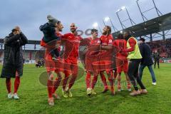 3. Liga - FC Ingolstadt 04 - Carl Zeiss Jena - Spieler tanzen für die Fans, 5:1 Sieg, Dennis Eckert Ayensa (7, FCI) Marcel Gaus (19, FCI) Nico Antonitsch (5, FCI) Thomas Keller (27, FCI) Caniggia Ginola Elva (14, FCI)