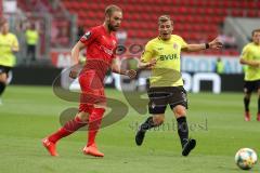 3. Liga - Fußball - FC Ingolstadt 04 - Würzburger Kickers - Maximilian Beister (10, FCI) Dominik Widemann (31 Würzburg)