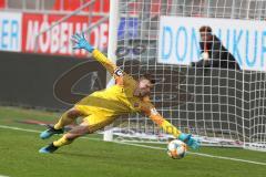 3. Fußball-Liga - Saison 2019/2020 - FC Ingolstadt 04 - FSV Zwickau - Torwart Fabijan Buntic (#24,FCI) bekommt den 3:2 Anschlusstreffer  - Foto: Meyer Jürgen