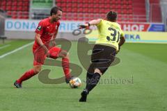 3. Liga - Fußball - FC Ingolstadt 04 - Würzburger Kickers - Peter Kurzweg (16, FCI) Dominik Widemann (31 Würzburg)