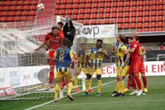 3. Liga - FC Ingolstadt 04 - Eintracht Braunschweig - Björn Paulsen (4, FCI) Torwart Marcel Engelhardt (1 Braunschweig) Stephan Fürstner (8 Braunschweig)