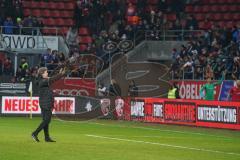 3. Liga - FC Ingolstadt 04 - Carl Zeiss Jena - Cheftrainer Jeff Saibene (FCI) lässt sich von den Fans feiern