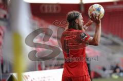 3. Liga - FC Ingolstadt 04 - Eintracht Braunschweig - Einwurf Björn Paulsen (4, FCI)