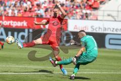 3. Fußball-Liga - Saison 2019/2020 - FC Ingolstadt 04 - Hallescher FC - Stefan Kutschke (#30,FCI)  - Kai Eisele Torwart (#1 HFC) - Foto: Meyer Jürgen