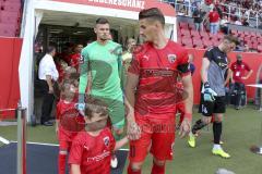 Im Bild: Stefan Kutschke (#30 FCI) läuft mit einem Kind ins Stadion

Fussball - 3. Bundesliga - Ingolstadt - Saison 2019/2020 - FC Ingolstadt 04 - MSV Duisburg - 27.07.2019 -  Foto: Ralf Lüger/rsp-sport.de