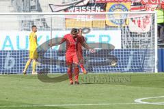 3. Fußball-Liga - Saison 2019/2020 - FC Ingolstadt 04 - Hallescher FC - Der 1:3 Treffer für Halle - enttäuschung - Torwart Fabijan Buntic (#24,FCI)  - Robin Krausse (#23,FCI)  - Björn Paulsen (#4,FCI)- Foto: Meyer Jürgen