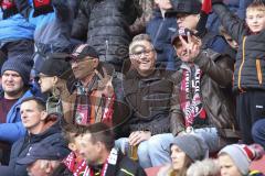 Im Bild: Fans in der Fankurve sind zuversichtlich

Fussball - 3. Bundesliga - Ingolstadt - Saison 2019/2020 - FC Ingolstadt 04 - M1. FC Kaiserlautern - 01.02.2020 -  Foto: Ralf Lüger