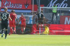 3. Fußball-Liga - Saison 2019/2020 - FC Ingolstadt 04 - Hallescher FC - Torwart Fabijan Buntic (#24,FCI)  rettet vor Pascal Sohm (#9 HFC) - Foto: Meyer Jürgen