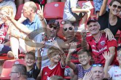 Im Bild: Schanzer Fans jubeln  nach dem Tor für den FCI

Fussball - 3. Bundesliga - Ingolstadt - Saison 2019/2020 - FC Ingolstadt 04 - Hallescher FC - 15.09.2019 -  Foto: Ralf Lüger