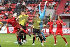 3. Liga - Fußball - FC Ingolstadt 04 - Würzburger Kickers - Ecke, Stefan Kutschke (30, FCI) Lion Schweers (26 Würzburg) Torwart Eric Verstappen (33 Würzburg) Filip Bilbija (35, FCI)