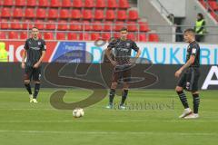 3. Fußball-Liga - Saison 2019/2020 - FC Ingolstadt 04 - Chemnitzer FC - Der 1:1 Ausgleichstreffer - enttäuschte Gesichter - Maximilian Thalhammer (#6,FCI) - Dennis Eckert Ayensa (#7,FCI)  - Tobias Schröck (#21,FCI)   - Foto: Meyer Jürgen