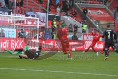 3. Fußball-Liga - Saison 2019/2020 - FC Ingolstadt 04 - FSV Zwickau - Der 1:0 Führungstreffer durch Dennis Eckert Ayensa (#7,FCI)  - jubel - Stefan Kutschke (#30,FCI)  - Johannes Brinkies Torwart (#1 Zwickau) - Foto: Meyer Jürgen