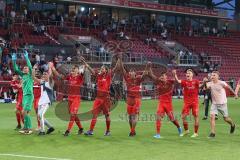 3. Liga - Fußball - FC Ingolstadt 04 - Würzburger Kickers - Jubel bei den Fans, Klatschen Freude Danke Tanzen, Marcel Gaus (19, FCI) Agyemang Diawusie (11, FCI) Torwart Fabijan Buntic (24, FCI) Stefan Kutschke (30, FCI) Björn Paulsen (4, FCI) Caniggia Gin