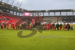 3. Fußball-Liga - Saison 2019/2020 - FC Ingolstadt 04 - Carl Zeiss Jena - Die Spieler bedanken sich bei den Fans nach dem Spiel - jubel - Foto: Meyer Jürgen