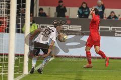 3. Liga - FC Ingolstadt 04 - 1860 München - Marcel Gaus (19, FCI) spielt Torwart Hiller Marco (1, München) aus, Steinhart Phillipp (36, München) verfolgt. Tor 2:2 Ausgleich Jubel